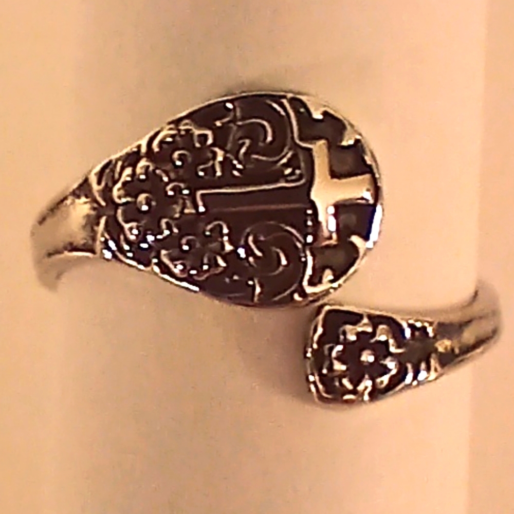 Silvertone Adjustable Spoon Ring – Filigree Cross Design – New in Package